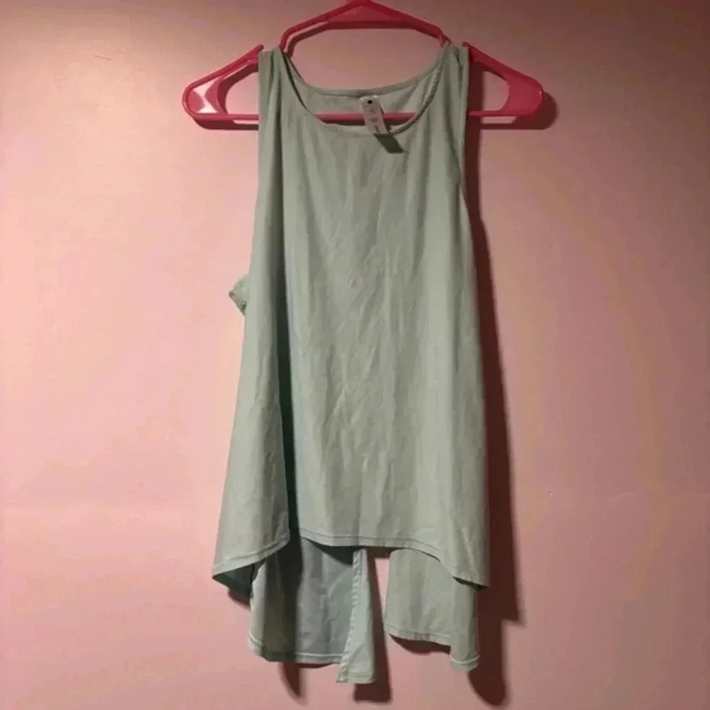 Yogalicious Open Back Light Baby Blue Tank Top
Size Medium